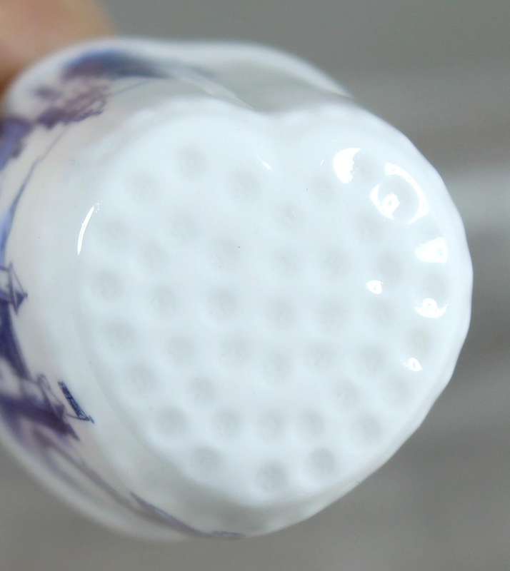 Bone China thimble - Victoria & Albert - Balmoral casrle - Sutherland