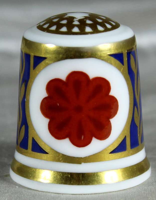 Bone China thimble - Royal Crown derby LVI
