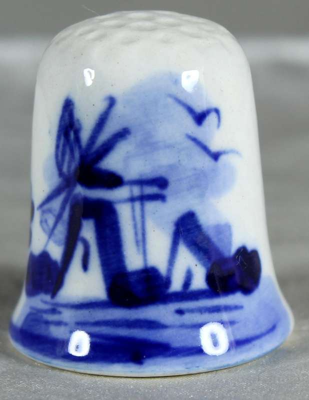 Bone China thimble - blue & white Dutch scene