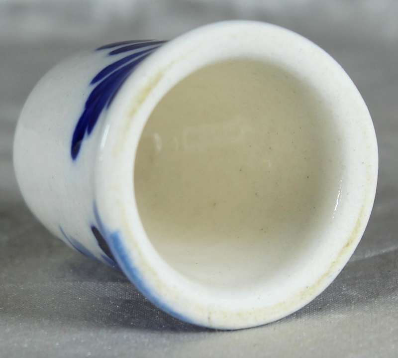 Bone China thimble - blue & white Dutch scene