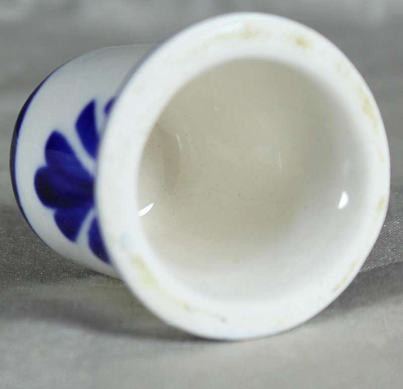 Bone China thimble - blue & white windmill