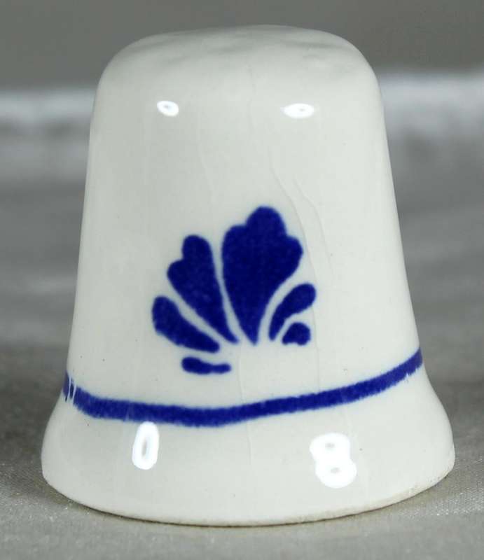 Bone China thimble - blue & white farm scene