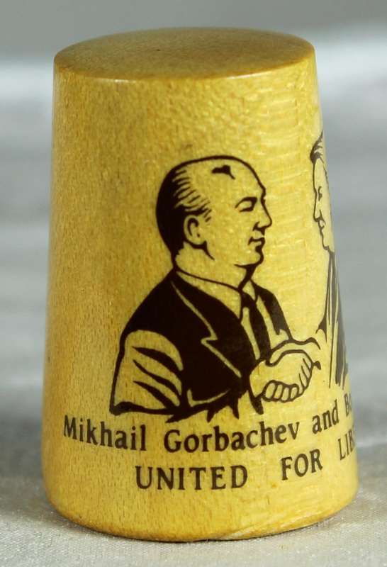 Wooden thimble - Gorbachev & Yelsin - United for Liberty