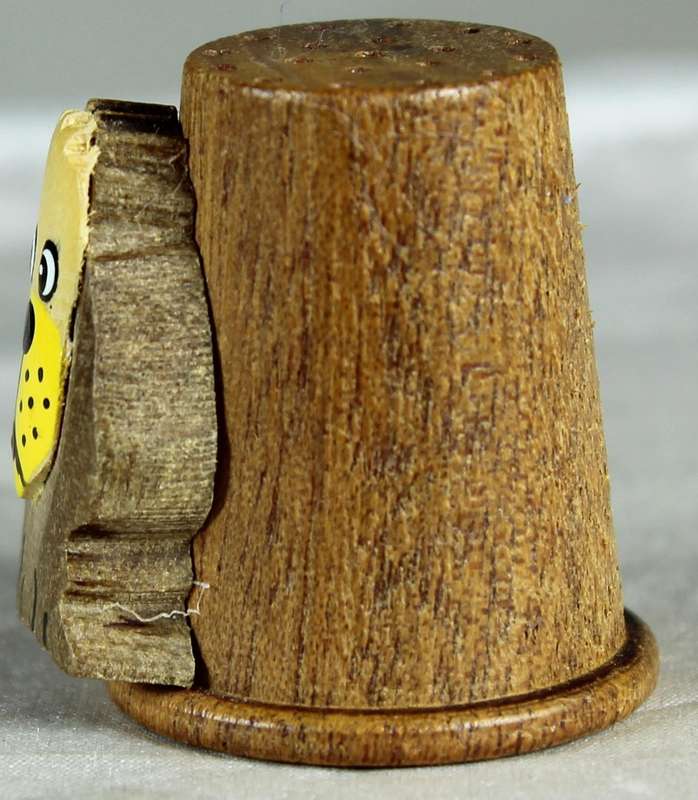 Wooden thimble - With doggy