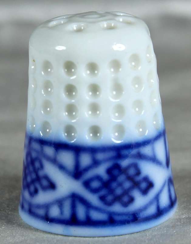 Bone China thimble - Blue & white
