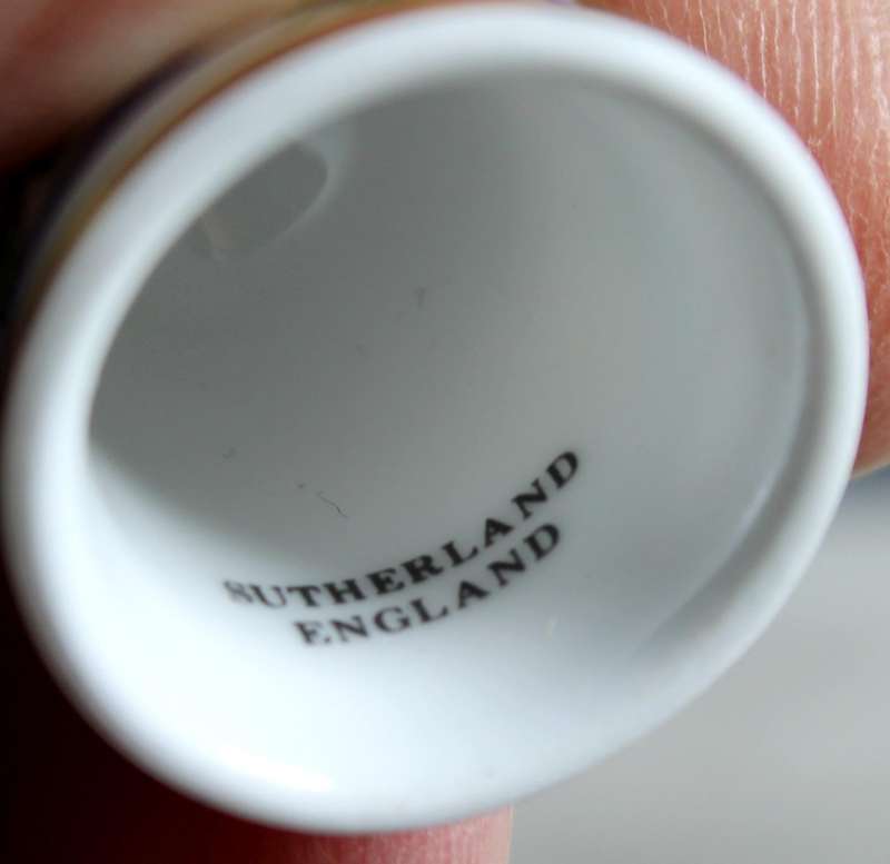 Bone China thimble - Queen Mother 90th birthday - Sutherland