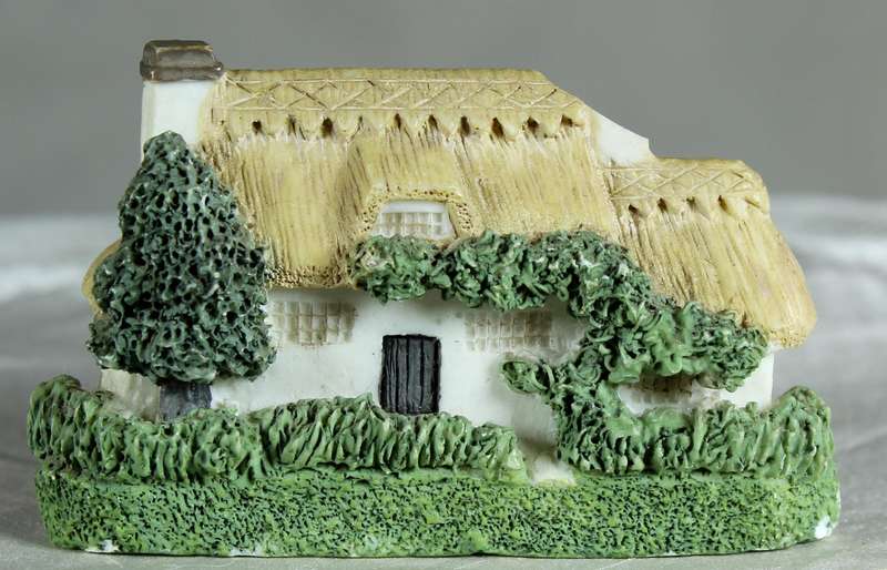 Cottage fridge magnet