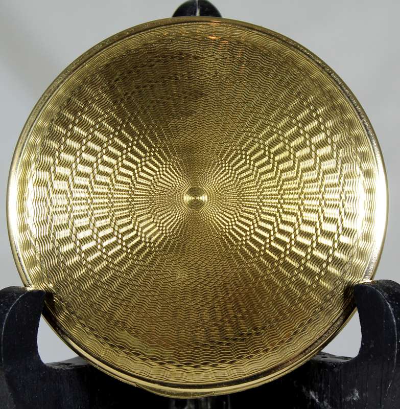 Powder compact with dancers