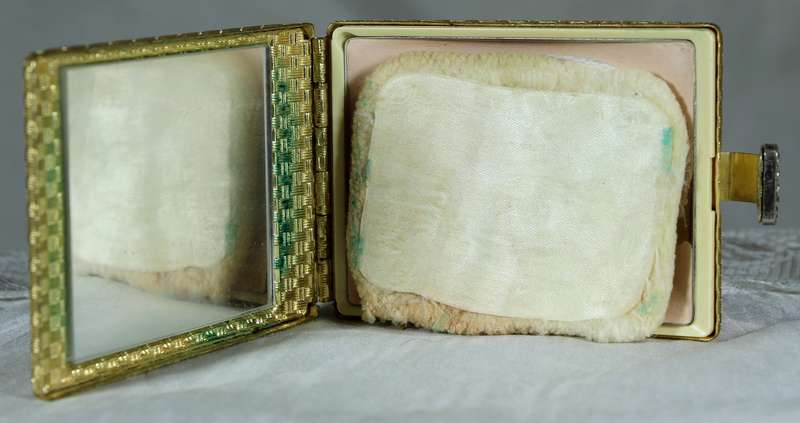 Vintage - Max factor - Regency golden weave powder compact