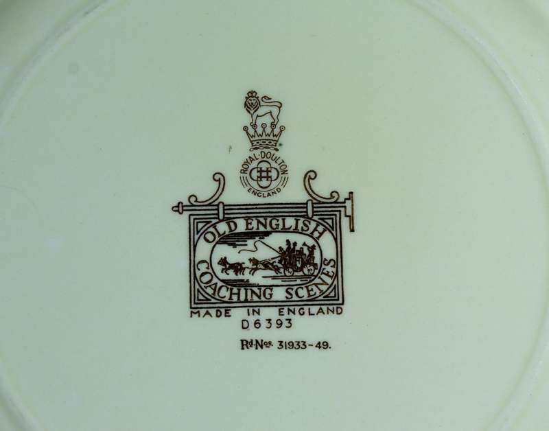 Royal Doulton Coaching scenes plate - D6393