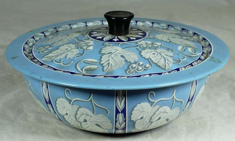 Lidded metal dish