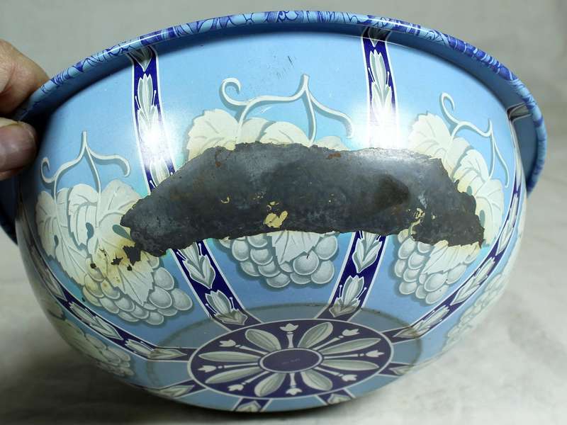 Lidded metal dish