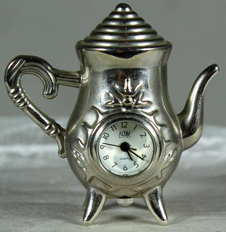 Watch novelty in a kettle