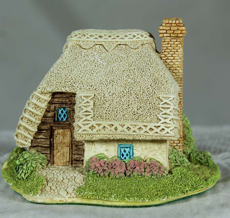 Lillyput Lane - Strawberry cottage