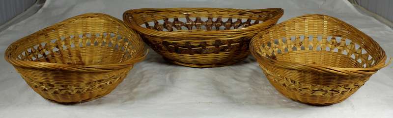 Set of 3 wicker baskets