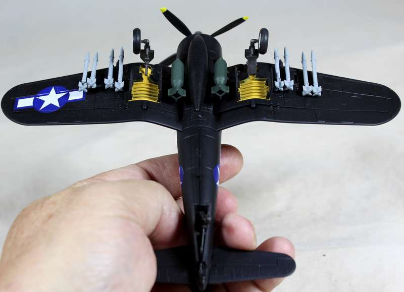 Plastic diecast - US F4U-4  Corsair