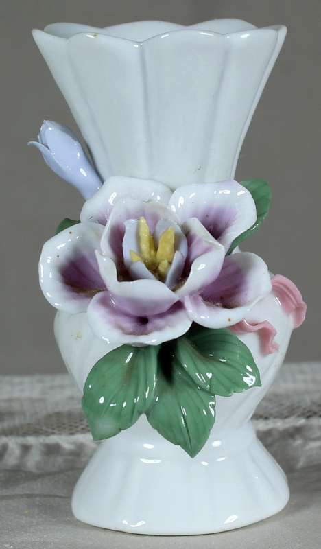 Small posy vase with large flower