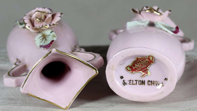 Pair of pink vases with embossed roses - Lamode