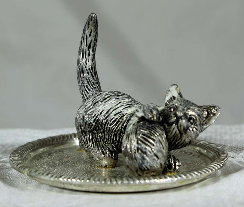 Electroplated silver cat ring holder