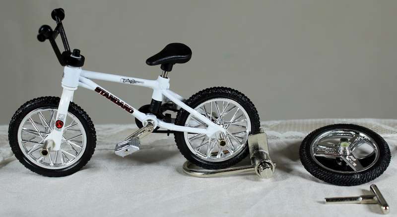 Tech Deck BMX Trick Bike - White Standard TAO
