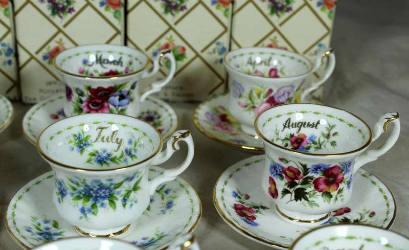 Royal Albert miniature duo - Flowers of the month - Set of 12