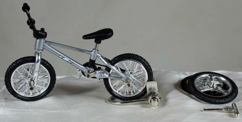 Tech Deck BMX Trick Bike - Silver AK