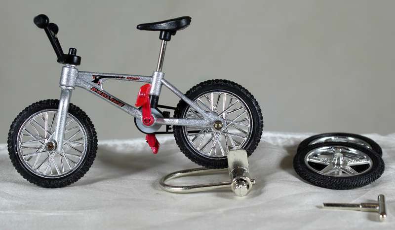 Tech Deck BMX Trick Bike - Silver Redline