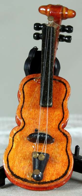 Miniature violin