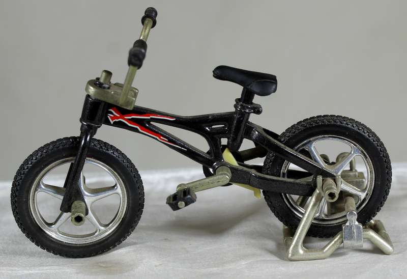 Tech Deck BMX Trick Bike - Black with red flashes