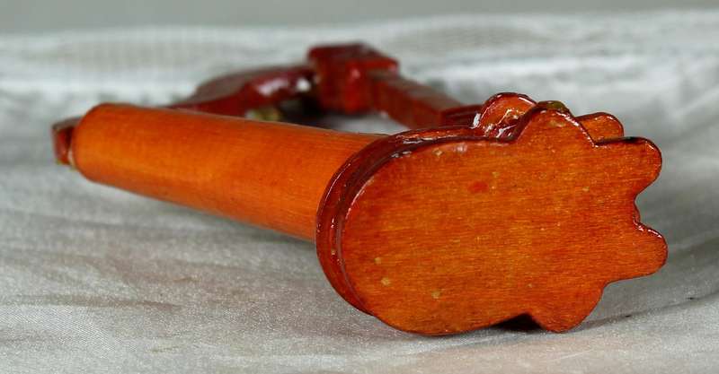 Miniature harp