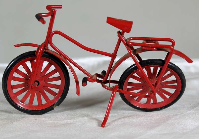 Dolls House Miniature - Metal vintage bicycle - Red