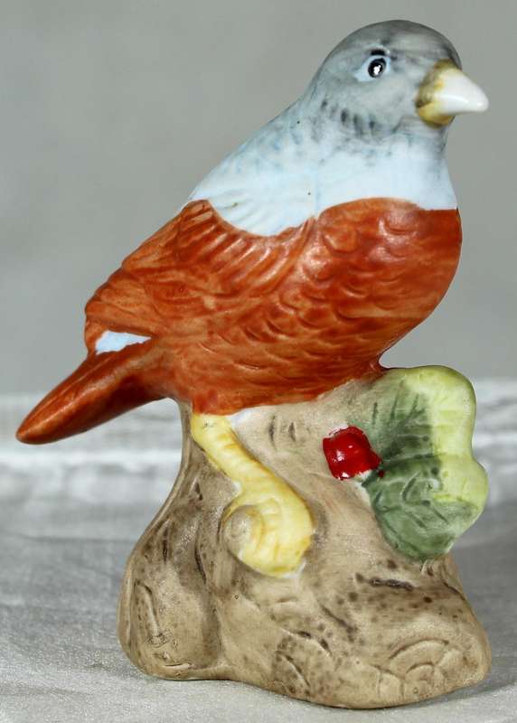 Small bird on a stump