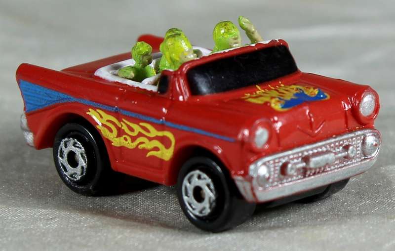 Micro Machines - Galoob - Chevy Convertible with people