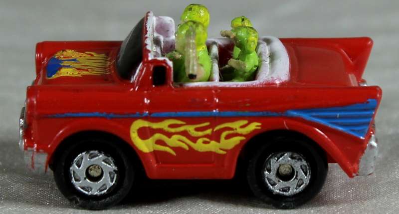 Micro Machines - Galoob - Chevy Convertible with people
