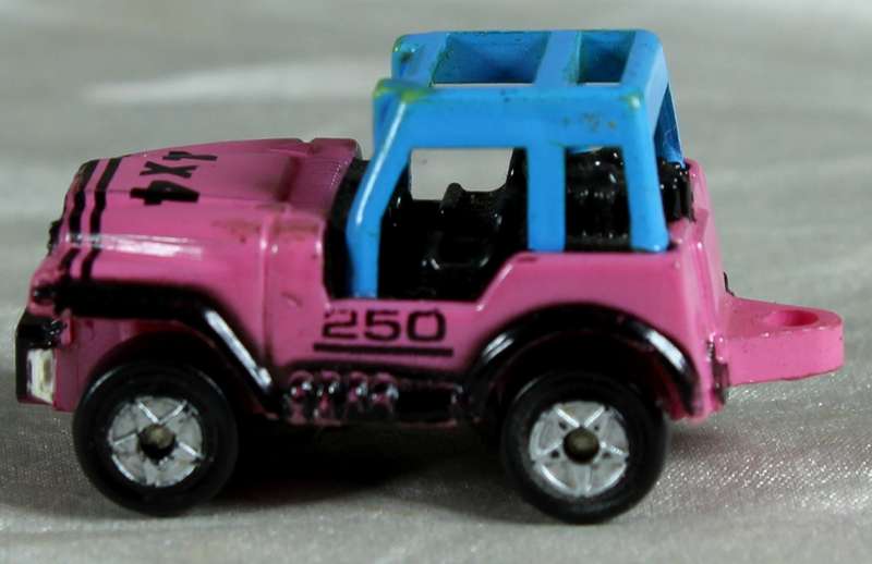 Micro Machines - Galoob - Jeep - Version 1 - Pink/Teal
