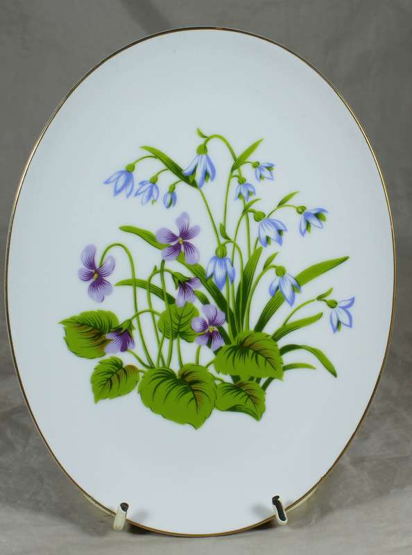 BWA display plate with blue and purple flowers