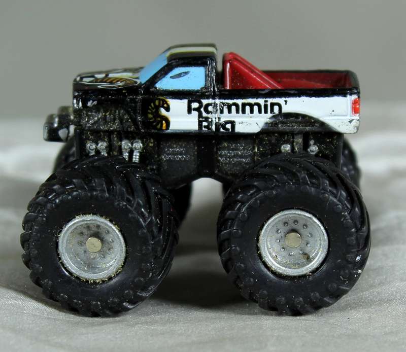 Micro Machines - AJM/TNT - Tuff Trax Rammin rig