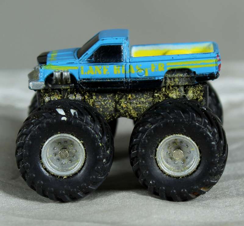 Micro Machines - AJM/TNT - Tuff Trax Lane Blaster