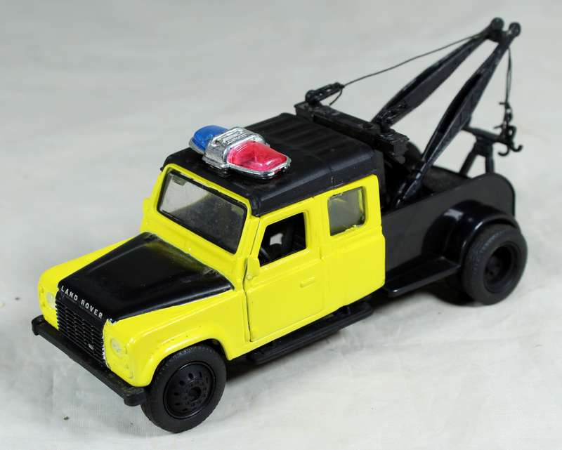 Burago - Land Rover Defender tow truck