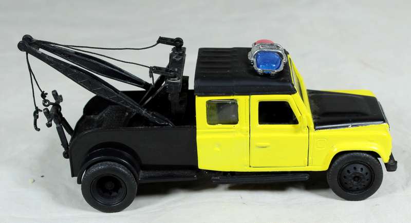 Burago - Land Rover Defender tow truck