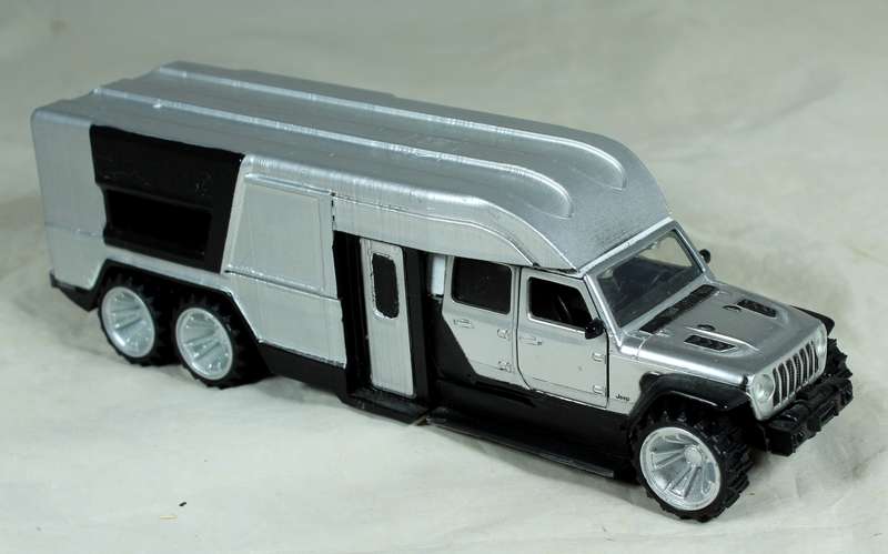 Jada - Modified Jeep with closed trailer