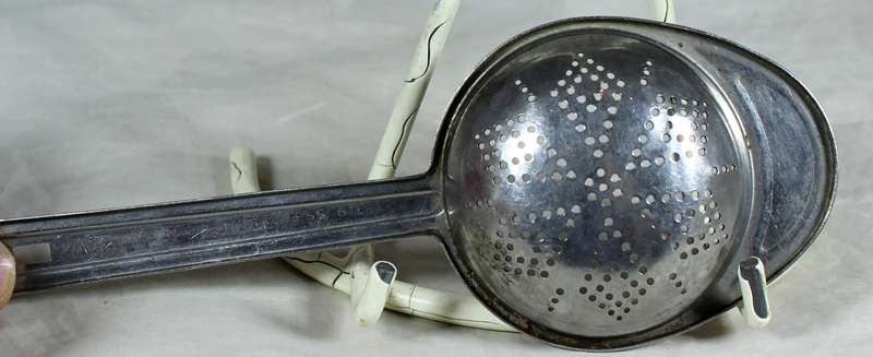 A&J (USA) Tea strainer