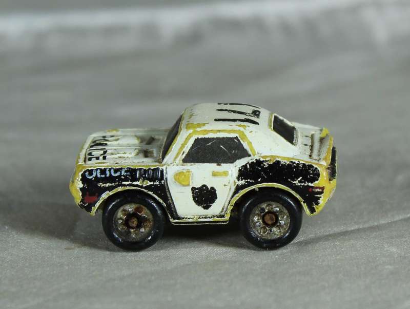 Micro Machines - Galoob - 1971 Plymouth Barracuda Police