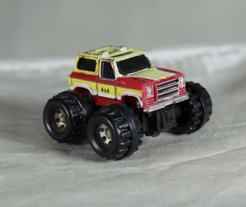Micro Machines - Galoob - (1987) - Chevy Blazer monster truck