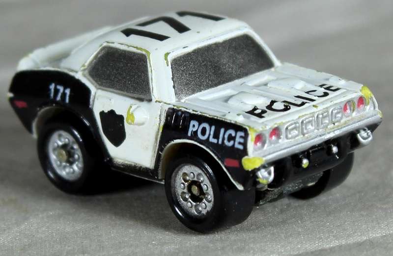 Micro Machines - Galoob - 1971 Plymouth Barracuda Police car #171 (1987)