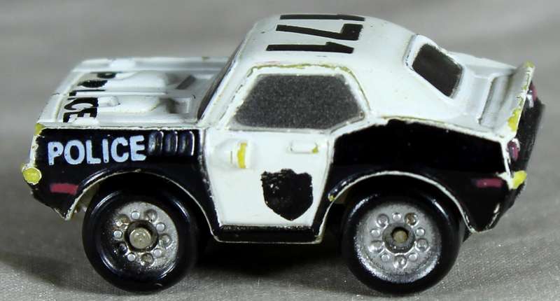 Micro Machines - Galoob - 1971 Plymouth Barracuda Police car #171 (1987)