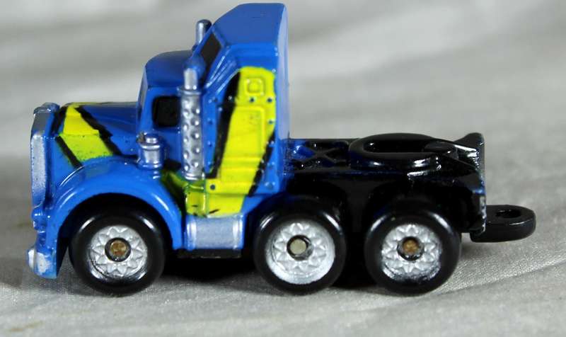 Micro Machines - Galoob - Kenworth Semi-truck (1987)