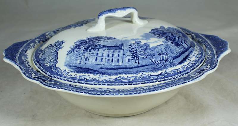 Johnson Bros - old Britain castles - Windsor castle tureen - damaged