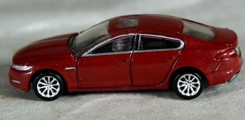Oxford diecast micro - Jaguar XF Sedan