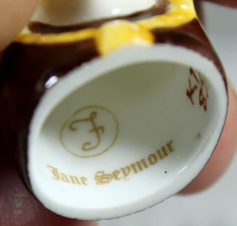Staffordshire thimble - Jane Seymour